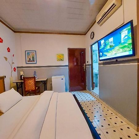 Hotel Relax Kinshasa Esterno foto