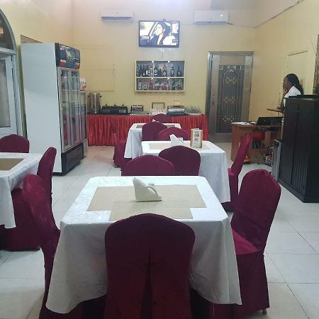 Hotel Relax Kinshasa Esterno foto