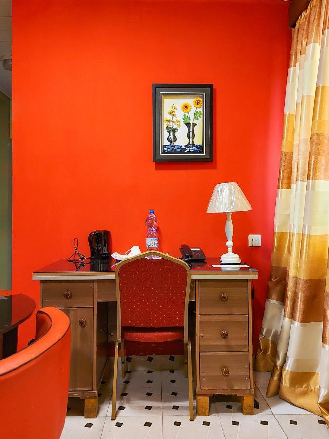 Hotel Relax Kinshasa Esterno foto