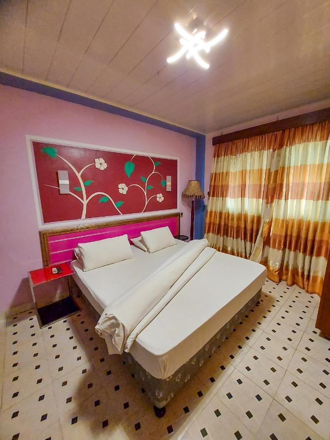 Hotel Relax Kinshasa Esterno foto