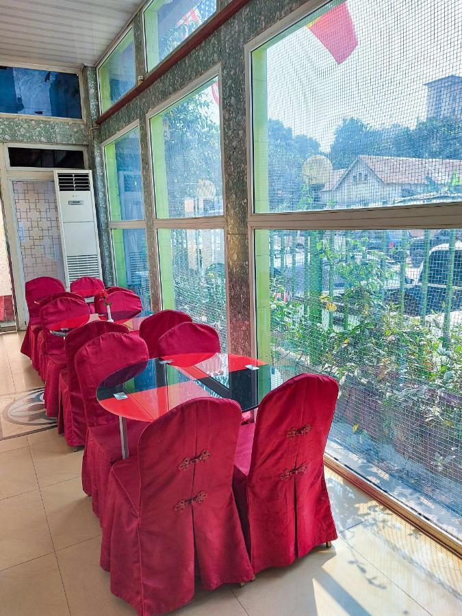 Hotel Relax Kinshasa Esterno foto