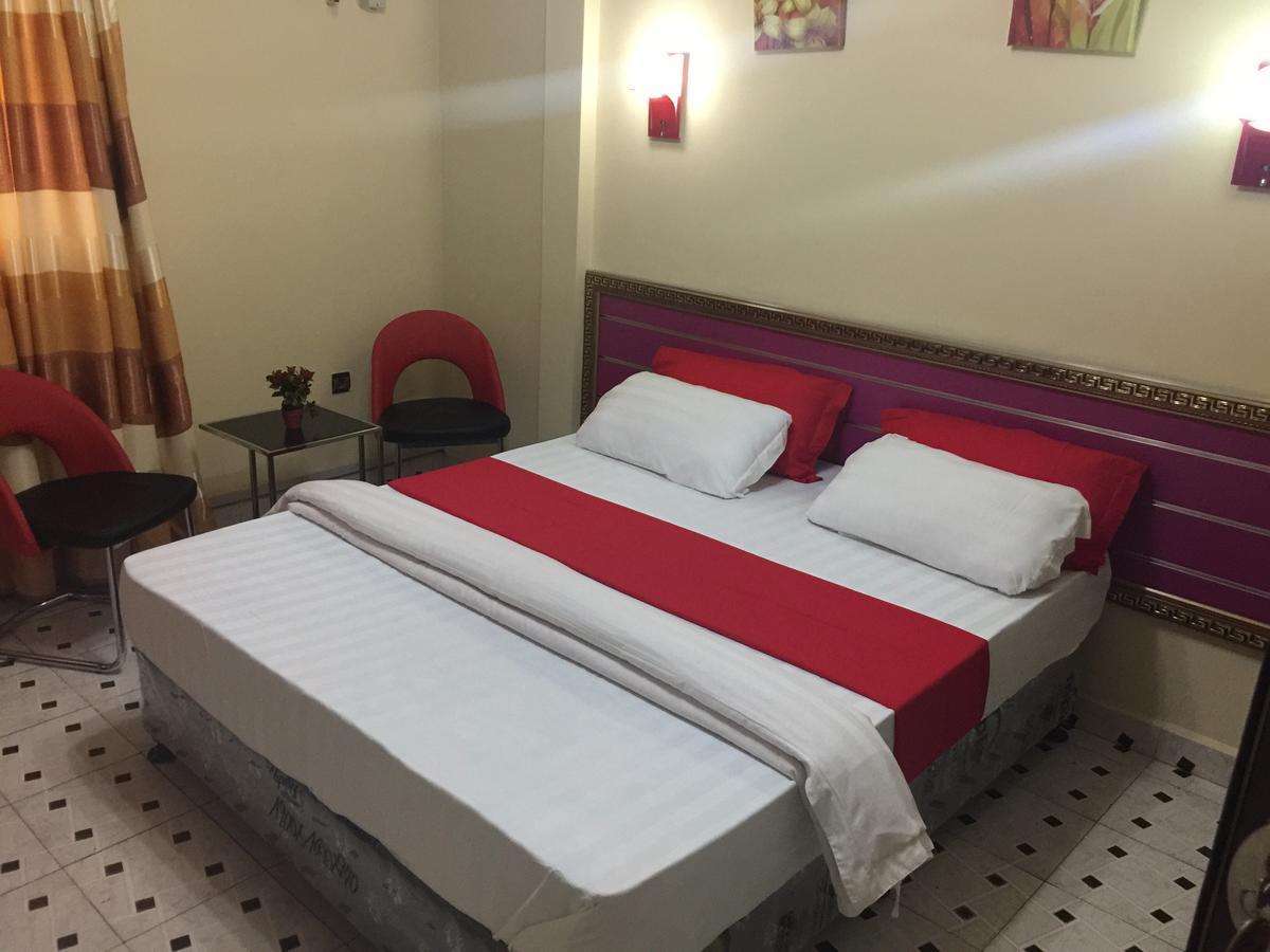 Hotel Relax Kinshasa Esterno foto