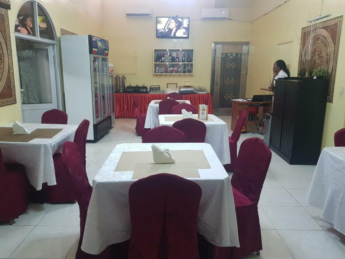 Hotel Relax Kinshasa Esterno foto